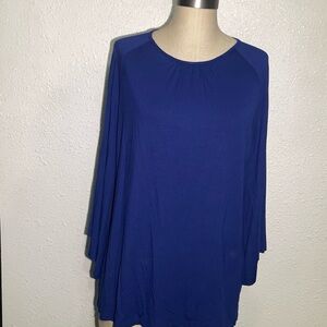 Chico’s Women's in Blue stretchy blouse size large